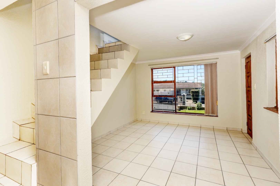 To Let 3 Bedroom Property for Rent in Loevenstein Western Cape